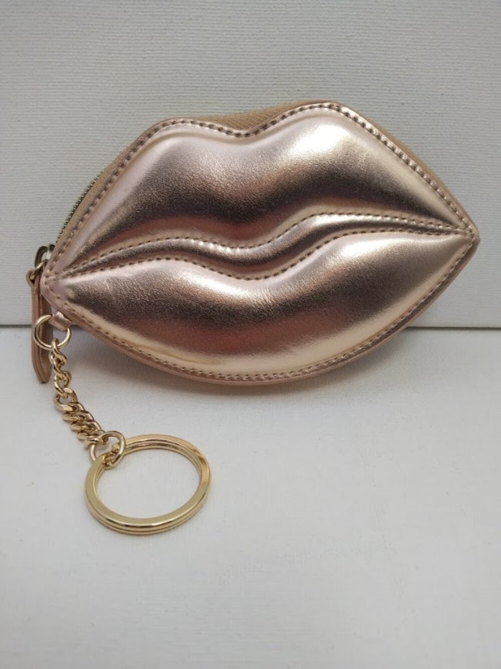 Victoria’s Secret Pucker Lip Shaped Coin Purse Keychain Gold Metallic Zip Pouch